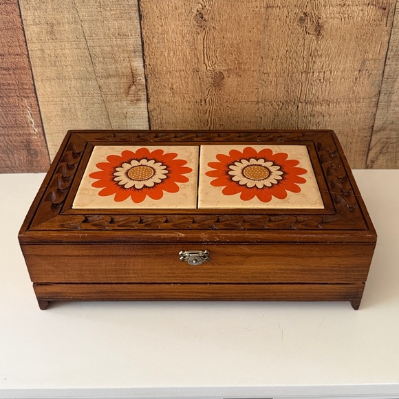 Vintage Handmade Wooden Jewelry Box with Retro Floral Tiles with Carved Details - Picture 10 of 13